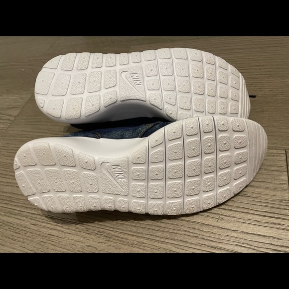 Brand New Without Tags Denim Nike Roshes - Picture 4 of 5